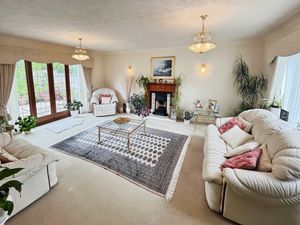 Lounge- click for photo gallery